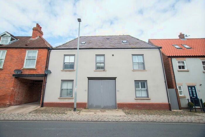 3 Bedroom Town House To Rent In Beckside, Beverley, East Riding Of Yorkshire, HU17