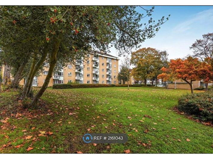 1 Bedroom Flat To Rent In Smithwood Close, London, SW19