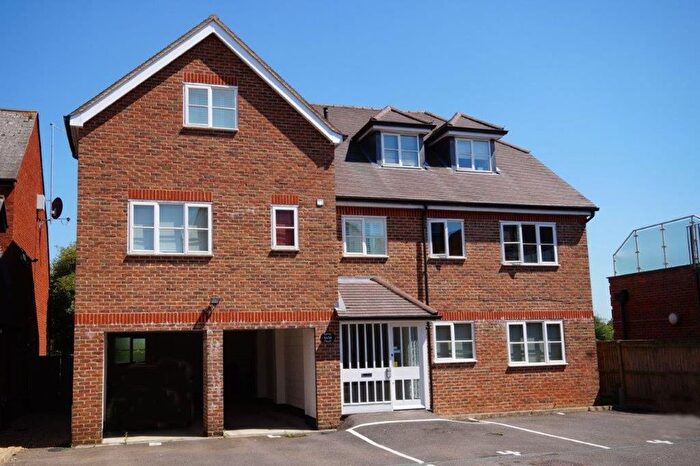2 Bedroom Flat For Sale In Wycombe Road, Prestwood, HP16