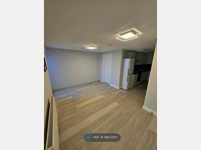 1 Bedroom Flat To Rent In Mitcham Road, London, SW17