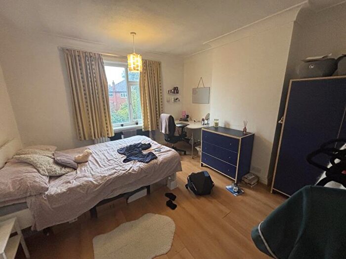 5 Bedroom Semi-Detached House To Rent In St Chads Drive, Headingley, Leeds, LS6