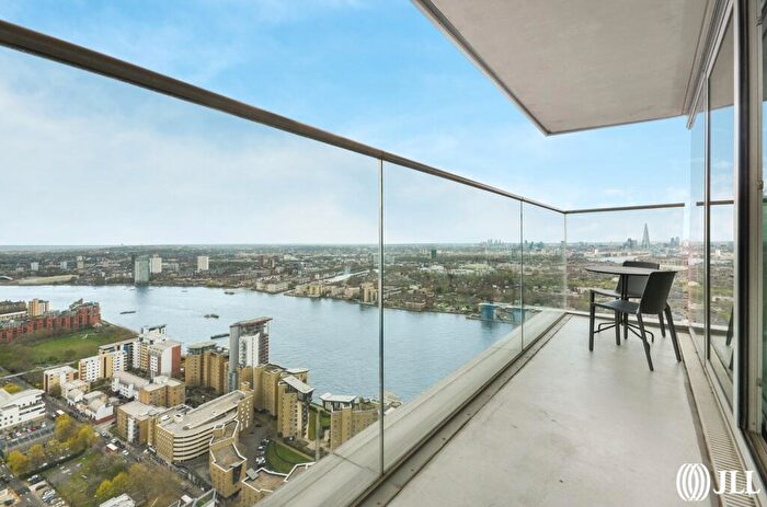 2 Bedroom Apartment To Rent In Landmark East, Marsh Wall, E14