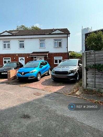 3 Bedroom Semi-Detached House To Rent In Waller Avenue, Luton, LU4
