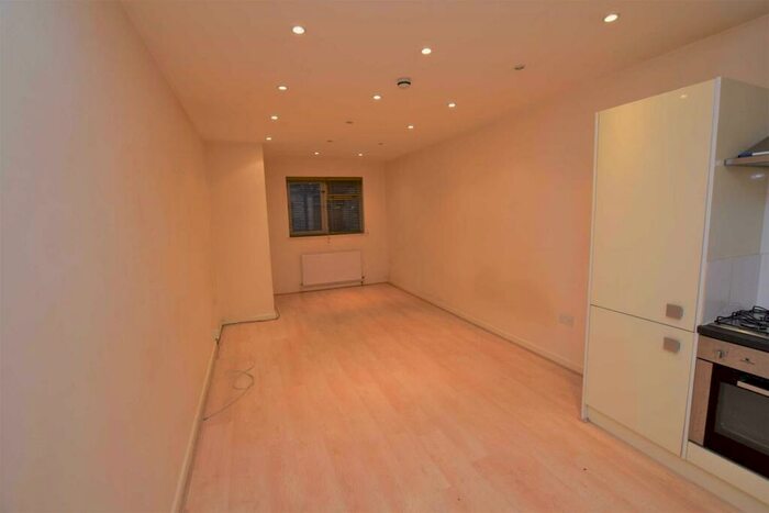 Flat To Rent In Finchley Road, Temple Fortune, NW11
