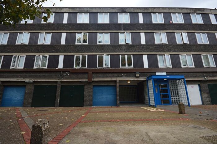 3 Bedroom Flat To Rent In Laxley Close, London, SE5