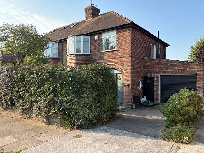3 Bedroom Semi-detached House For Sale In Middlethorpe Grove, York, YO24