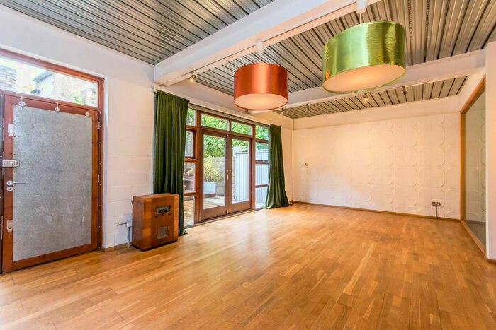 2 Bedroom Flat To Rent In Acton Lane, Harlesden, London, NW10