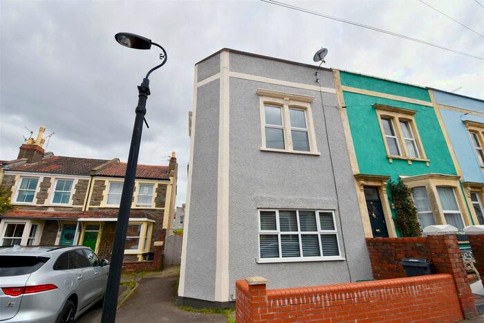 2 Bedroom End Of Terrace House To Rent In Balmain Street, Bristol, BS4
