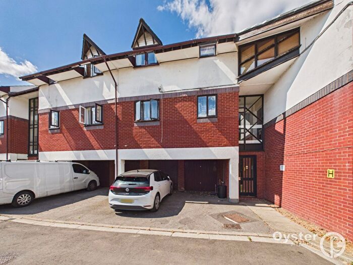 2 Bedroom Flat To Rent In Cosgrove Close, London, N21