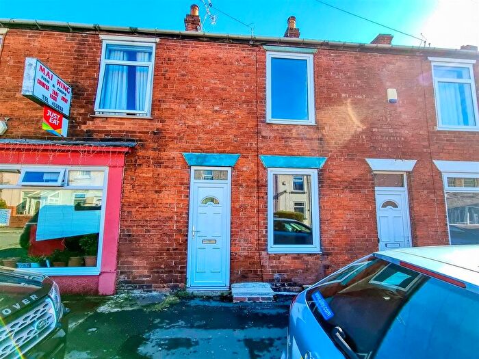 2 Bedroom Terraced House To Rent In South Street North, New Whittington, S43