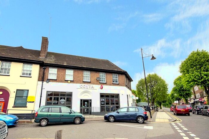 2 Bedroom Flat To Rent In Elm Park Avenue, Hornchurch, Essex, RM12