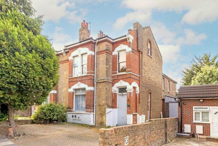 2 Bedroom Flat To Rent In Emanuel Avenue, London, W3