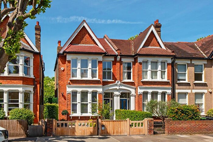 4 Bedroom Semi Detached House For Sale In Bargery Road, Catford, London, SE6