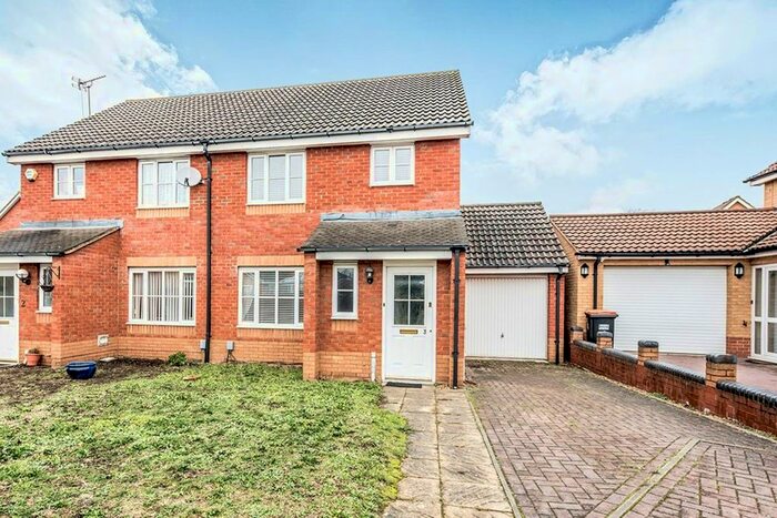 3 Bedroom Semi-Detached House To Rent In Carroll Drive, Bedford, Bedfordshire, MK42