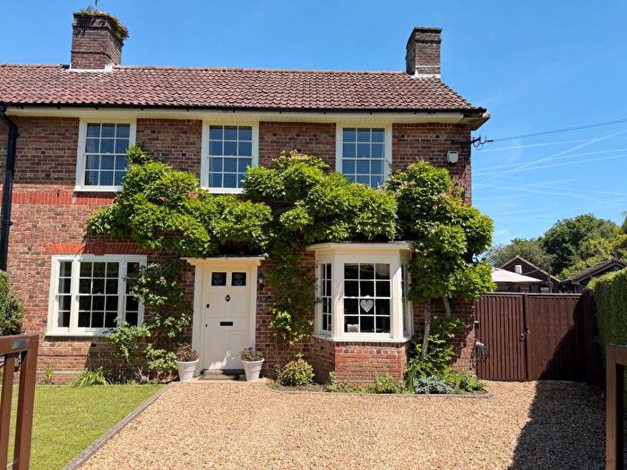 3 Bedroom Semi-Detached House For Sale In Leaside Way, Bassett Green, Southampton, Hampshire, SO16