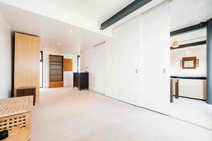 2 Bedroom Flat For Sale In Channelsea Road, London, E15