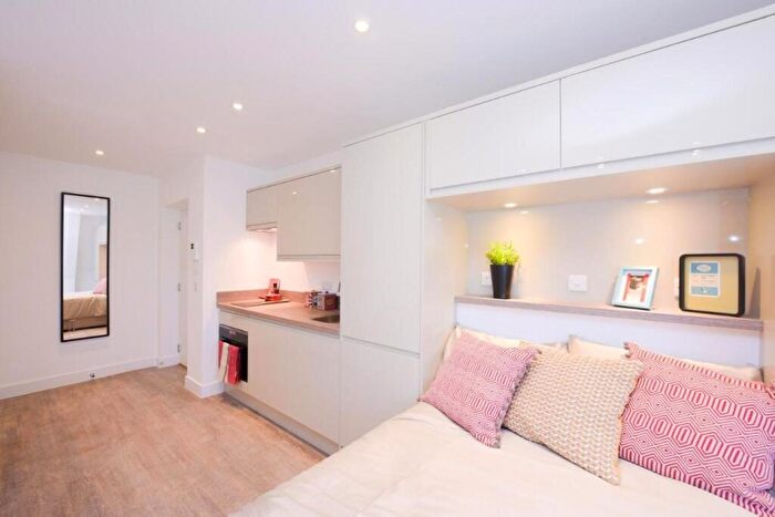Flat To Rent In Canute Road, SO14