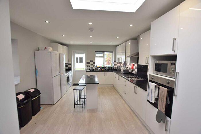 6 Bedroom Terraced House To Rent In De Beauvoir Road, Reading, RG1