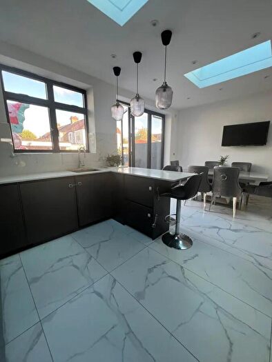 4 Bedroom Semi Detached House To Rent In Ash Grove - Palmers Green - Enfield -, N13