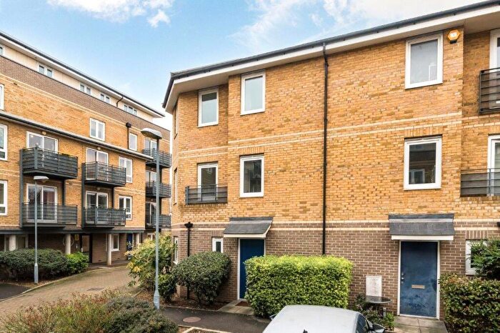4 Bedroom End Of Terrace House For Sale In Hereford Road, Bow, London, E3