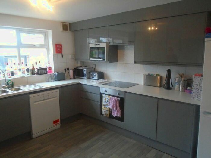 5 Bedroom House To Rent In B Hubert Road, B29