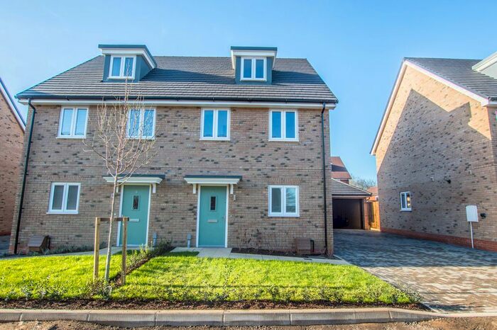 3 Bedroom Semi-Detached House To Rent In Woodhouse Lane, Hertford SG14