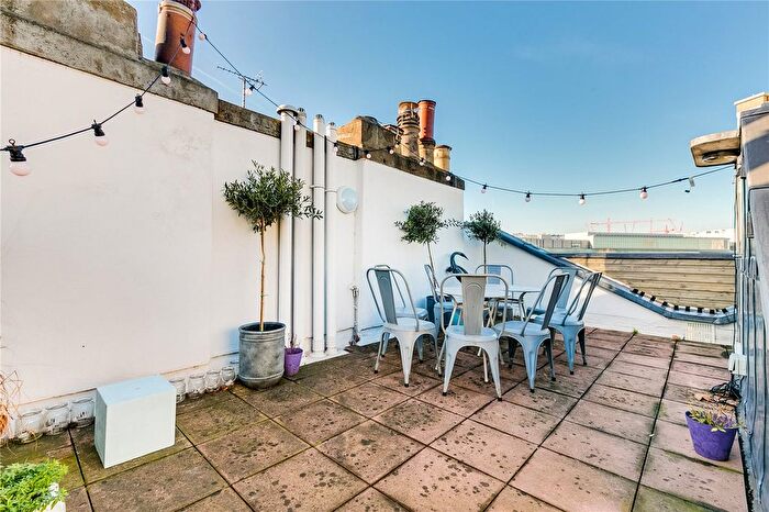 3 Bedroom Flat To Rent In Royal Crescent, Holland Park, W11