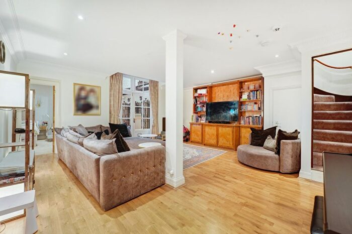 2 Bedroom Flat To Rent In Farm Street, Mayfair, W1J