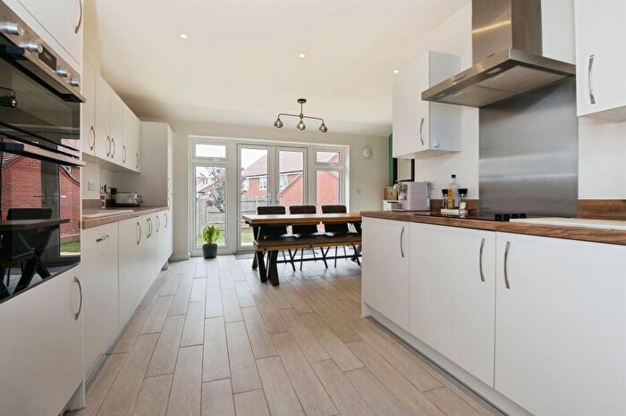 3 Bedroom Town House For Sale In Kingsman Drive, Botley, Southampton, SO32