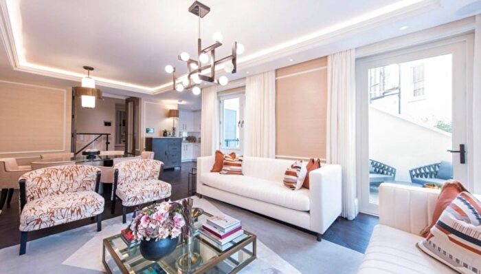 3 Bedroom Flat To Rent In Prince Of Wales Terrace, Kensington, W8