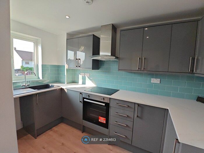 2 Bedroom Flat To Rent In Dixons Hill Road, Welham Green, AL9