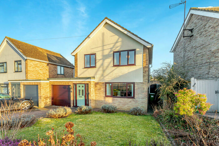 3 Bedroom Detached House For Sale In Allens Orchard, Banbury, Oxfordshire, OX17