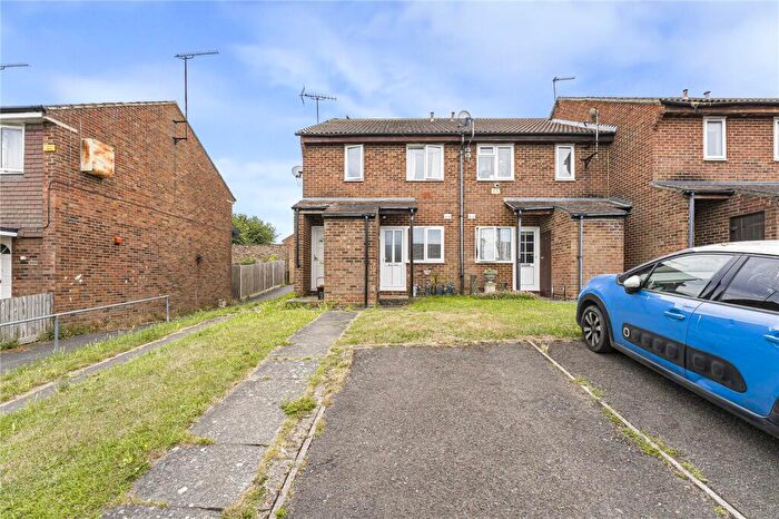 1 Bedroom Maisonette For Sale In Pitfield, Hartley, Longfield, Kent, DA3
