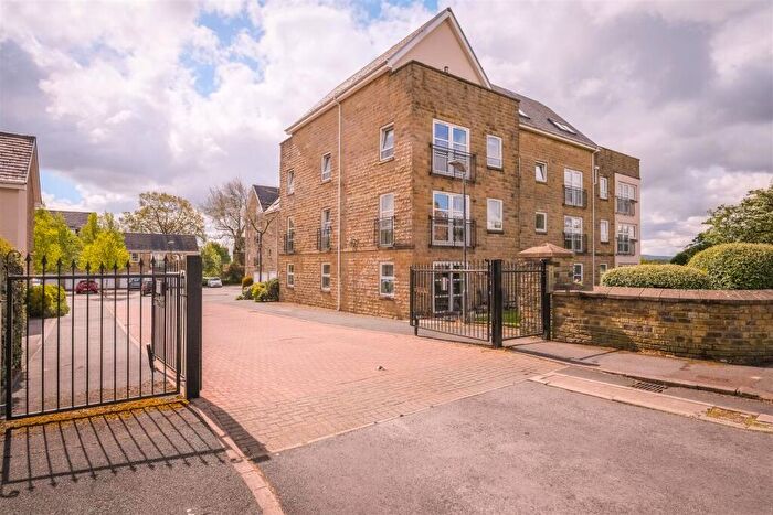 2 Bedroom Apartment For Sale In Regent Court, Savile Park, Halifax, HX3