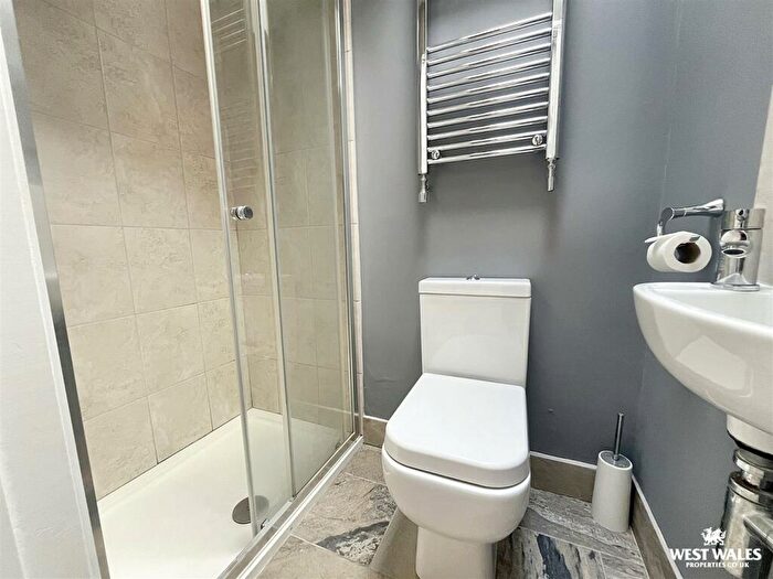 2 Bedroom Detached House For Sale In East Street, Newport, SA42