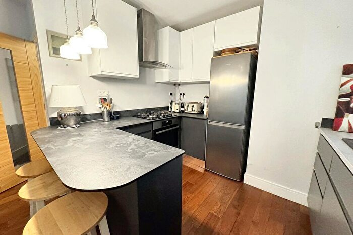 2 Bedroom Flat For Sale In Shawford, SO21