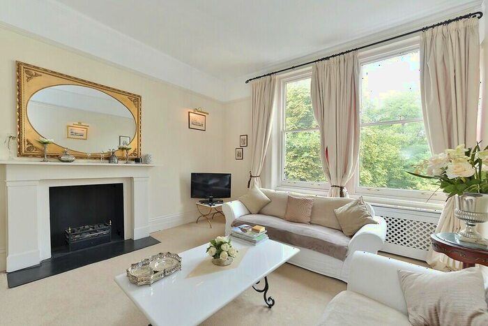 2 Bedroom Flat To Rent In Redcliffe Square, Chelsea, SW10