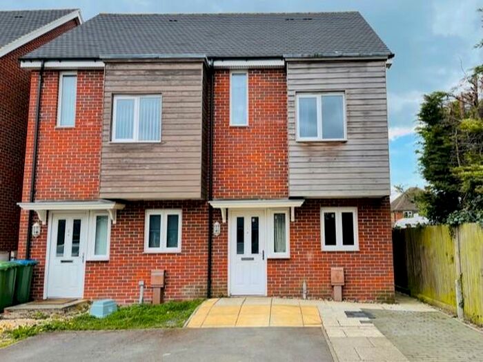 3 Bedroom Town House To Rent In Old School Close, Sholing, SO19