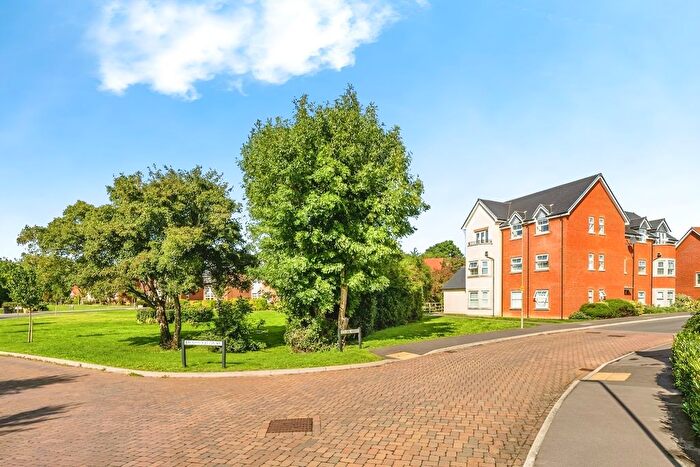 2 Bedroom Flat To Rent In Skylark Avenue, PO10