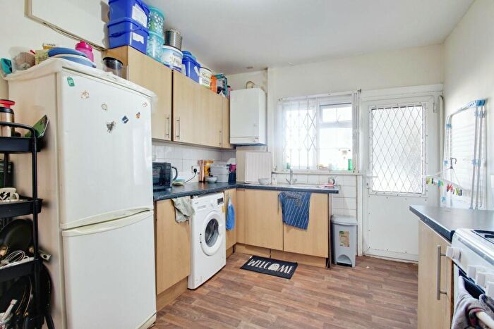 2 Bedroom Apartment To Rent In Alexandra Avenue, Harrow, HA2