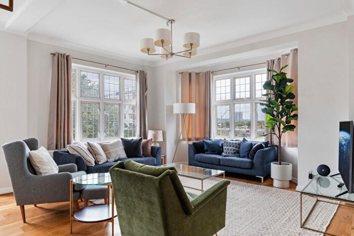 2 Bedroom Apartment To Rent In Wellington Court, Wellington Road, St Johns Wood, NW8