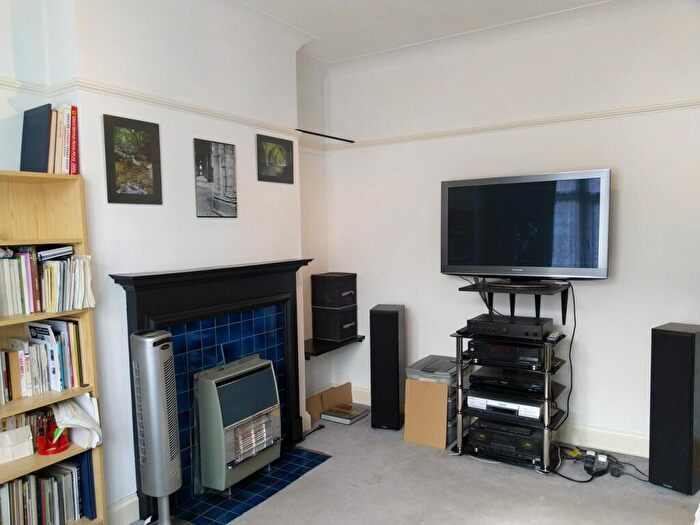 3 Bedroom Semi-Detached House For Sale In Stancroft, London, NW9