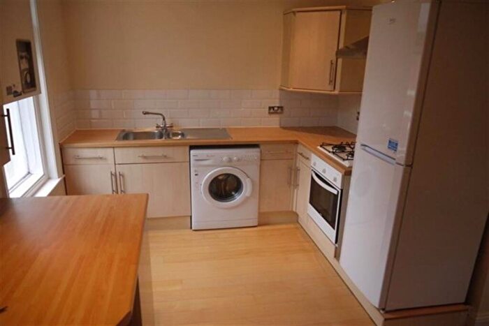 2 Bedroom Flat To Rent In Bedroom Top Floor Flat In Bournemouth, BH3