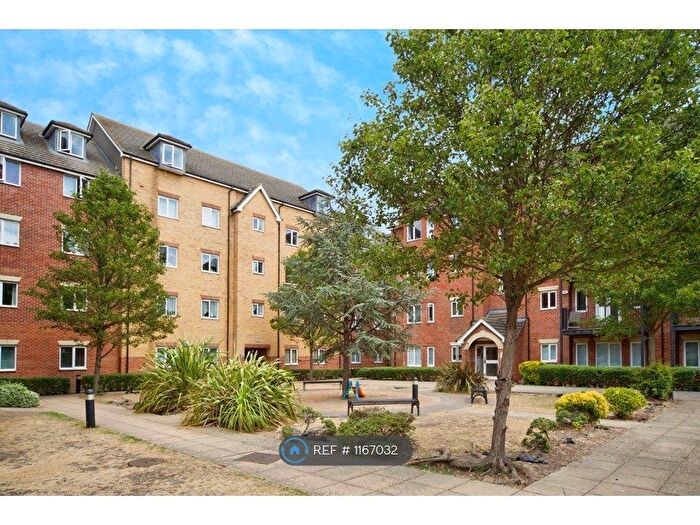 2 Bedroom Flat To Rent In Omega Court, Romford, RM7
