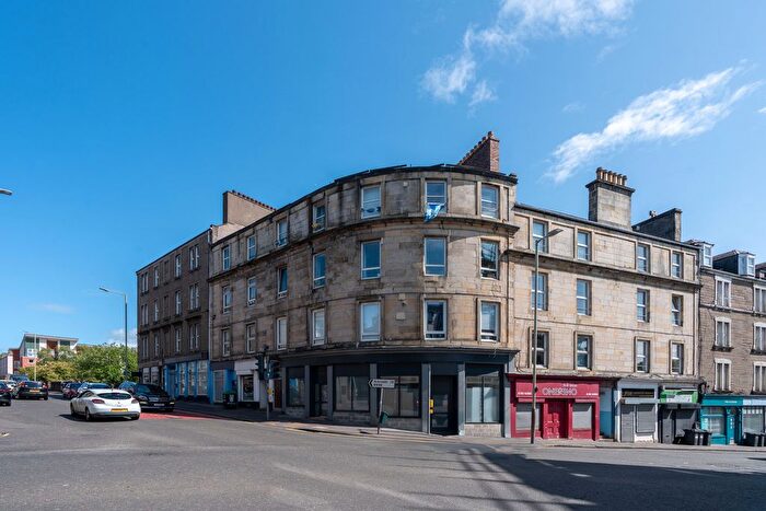 2 Bedroom Flat To Rent In Arbroath Road, Dundee, Angus, DD4