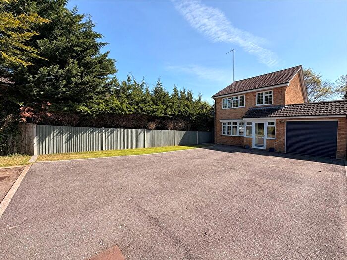 3 Bedroom Link Detached House For Sale In Riverside Drive, Weedon, Northamptonshire, NN7