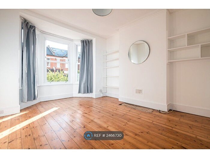 2 Bedroom Flat To Rent In Casewick Road, London, SE27
