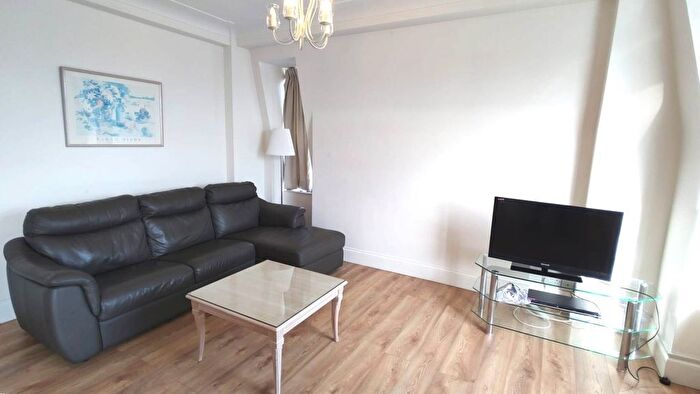 2 Bedroom Flat To Rent In College Crescent, London, NW3