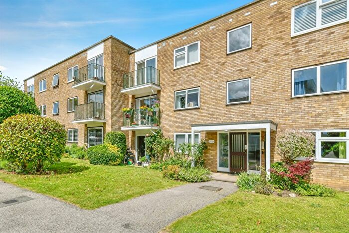2 Bedroom Flat For Sale In The Maples, Hitchin, SG4