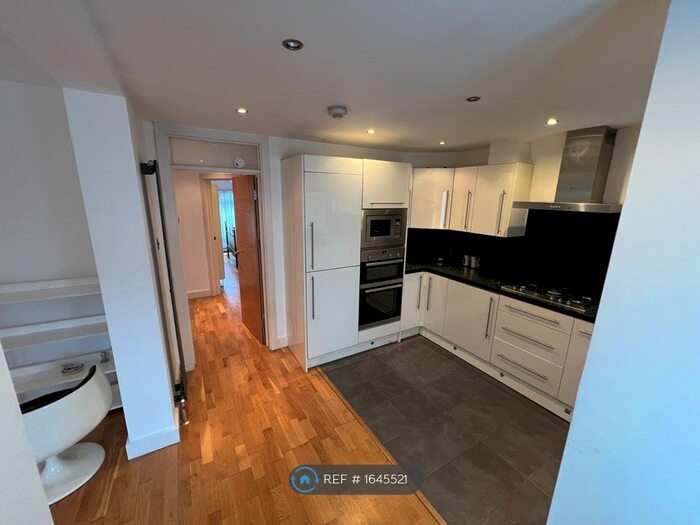 2 Bedroom Flat To Rent In Talacre Road, London, NW5